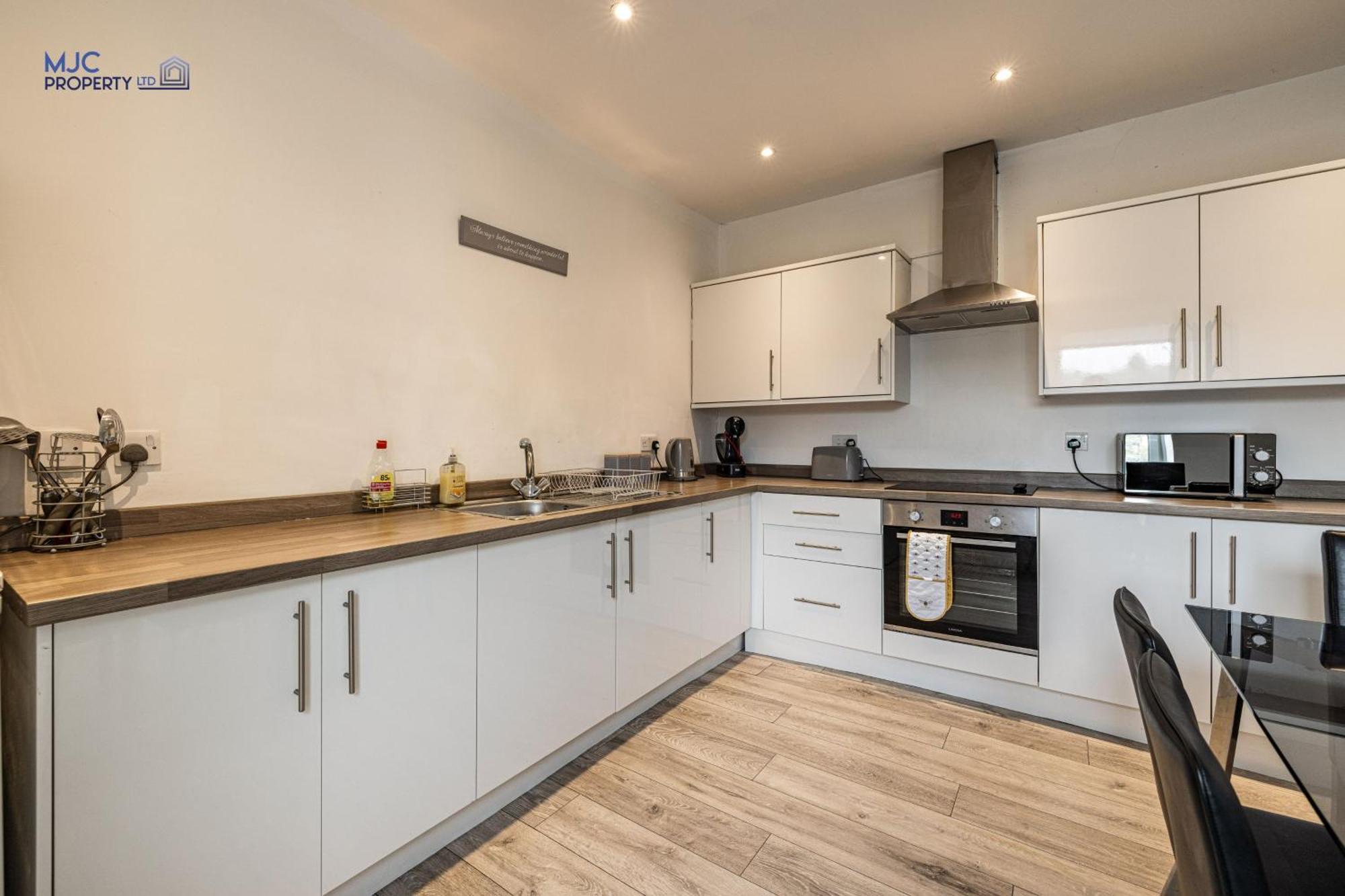 Town Centre Apartment Хауик Екстериор снимка